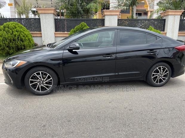 Hyundai Elantra 2017 Black photo 6