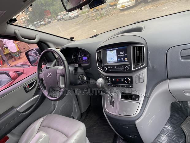 Hyundai Starex 2018 Grey photo 12