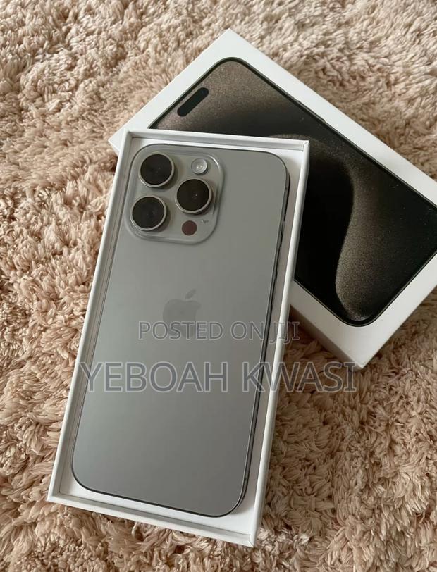 Apple iPhone 15 Pro Max 256 GB Silver photo 2