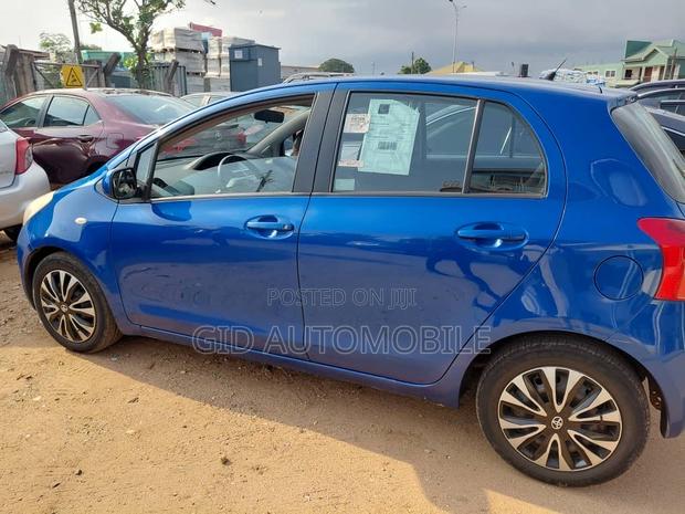 Toyota Yaris 2011 Blue