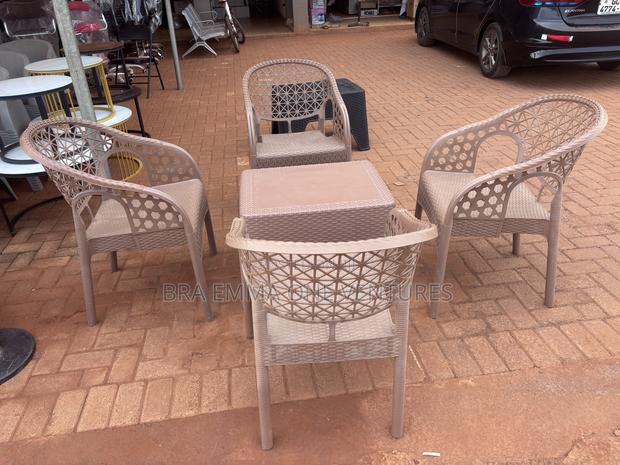Four Set Garden Chairs With Table photo 2