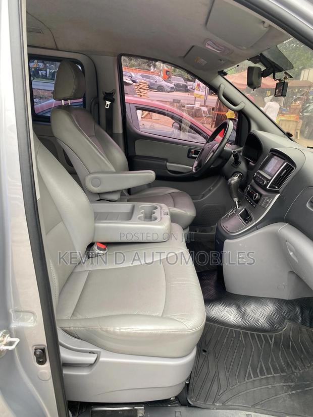 Hyundai Starex 2018 Grey photo 9