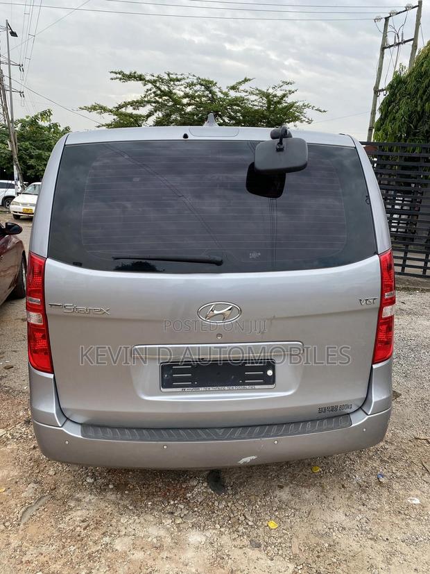 Hyundai Starex 2018 Grey photo 5