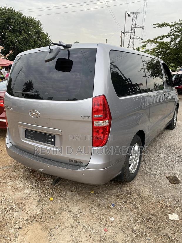 Hyundai Starex 2018 Grey photo 4