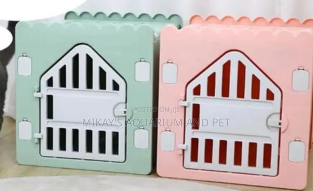 Plastic Dog House · Photo 2