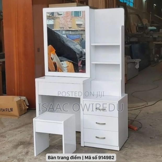 Dressing Mirror With a Nice Design · Photo 2
