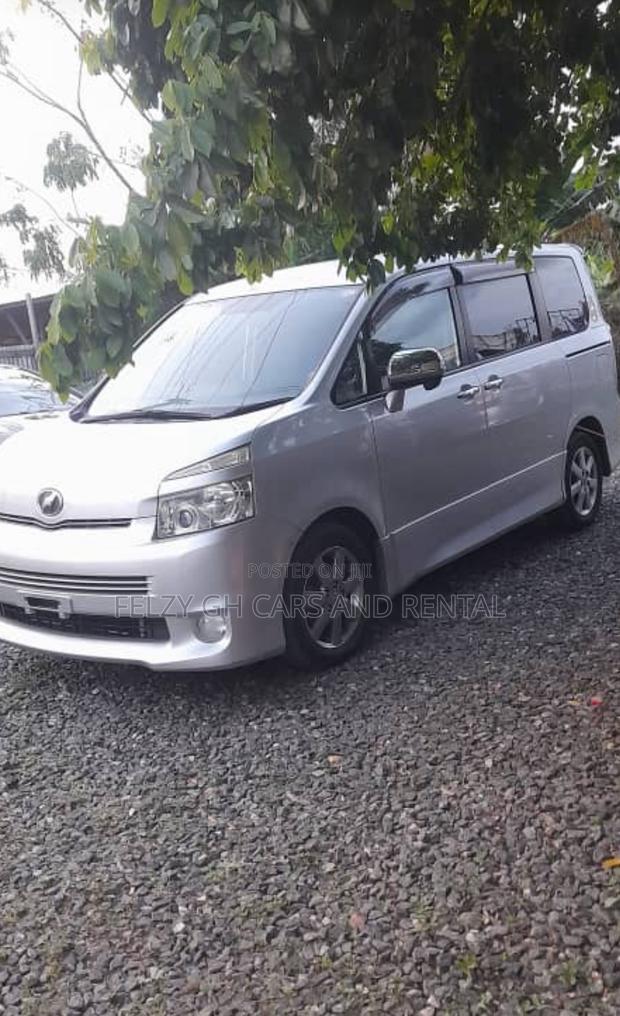 Toyota Voxy 2012 Silver