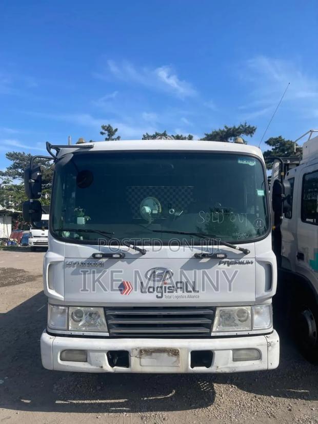 Hyundai Mega