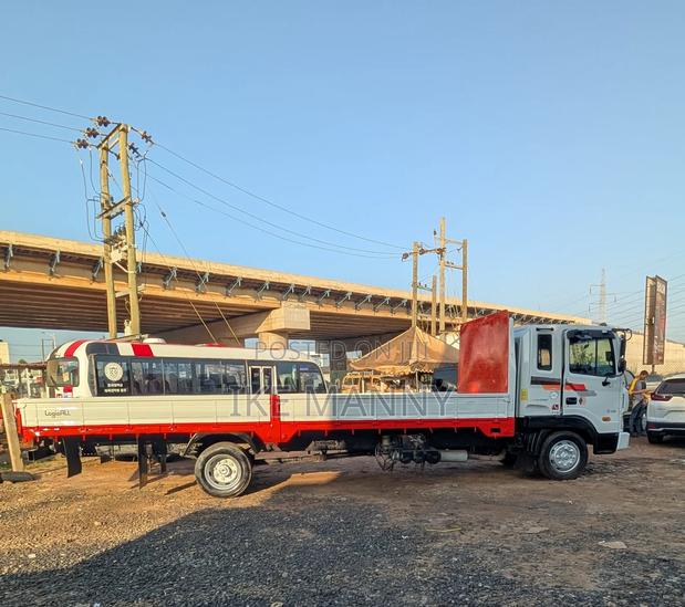 Hyundai Mega photo 4