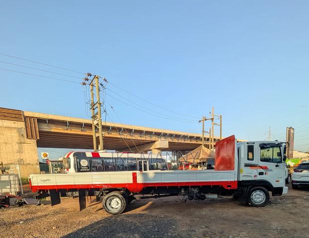Hyundai Mega photo 17