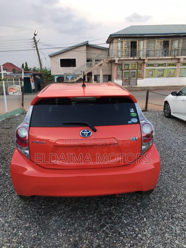 Toyota Aqua 2012 Orange photo 4