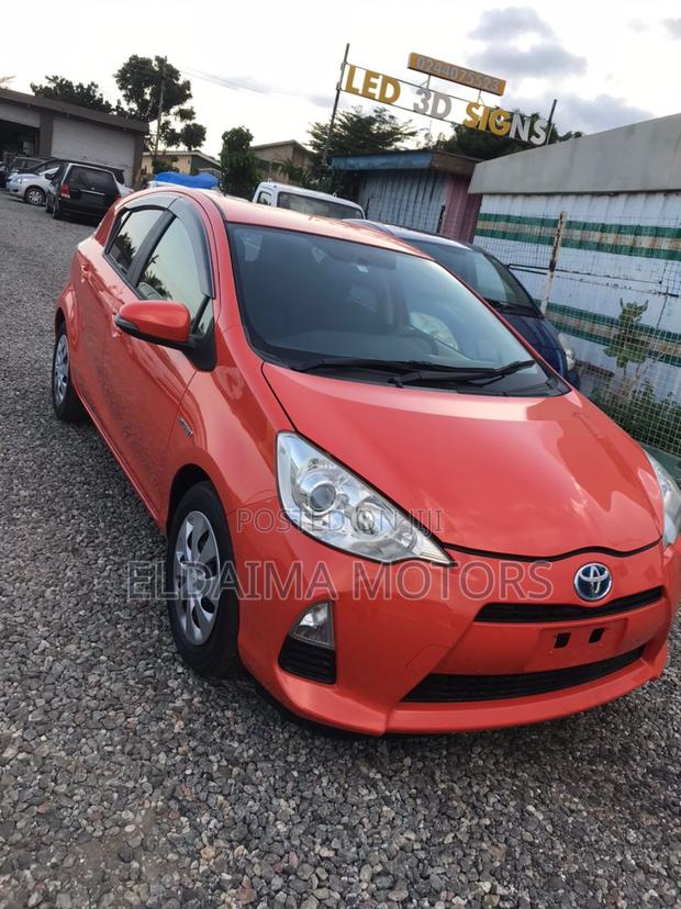 Toyota Aqua 2012 Orange photo 2