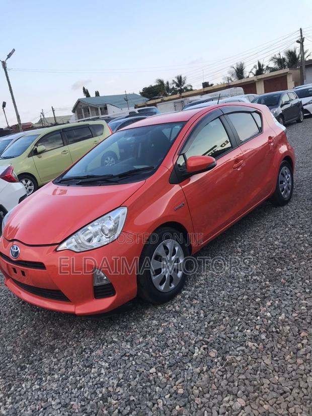 Toyota Aqua 2012 Orange photo 3