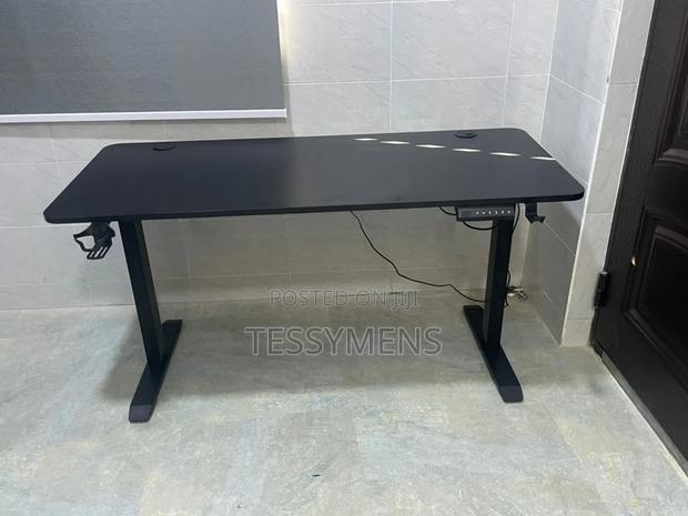 Electric Adjustable Table photo 2