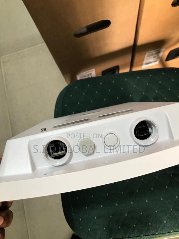 Granstream Ax6000 Manages Up To 50 On-premises Gwn7664elr · Photo 2