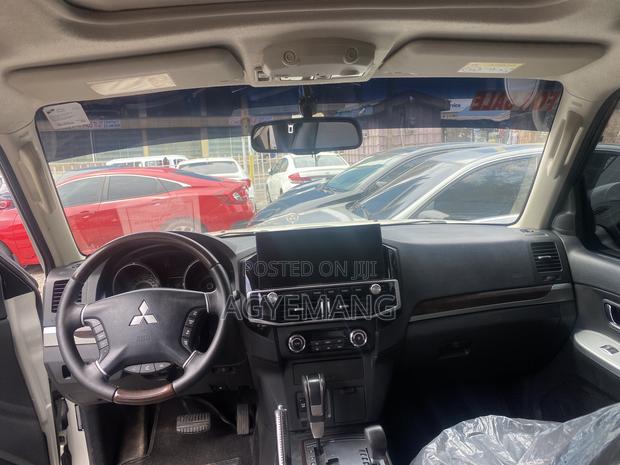 Mitsubishi Pajero V80 3.8 V6 GLS 2015 White photo 5