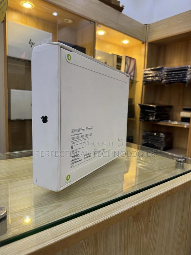 New Laptop Apple Macbook Pro 2025 M5 14-inch 16GB Apple M4 SSD 512GB photo 3