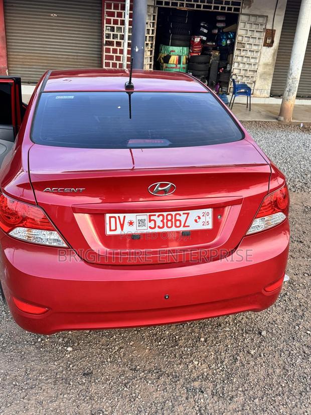 Hyundai Accent GLS 4dr Sedan (1.6L 4cyl 6A) 2015 Red photo 4