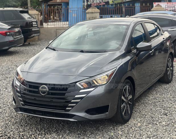 Nissan Versa 1.6 SV 2021 Gray