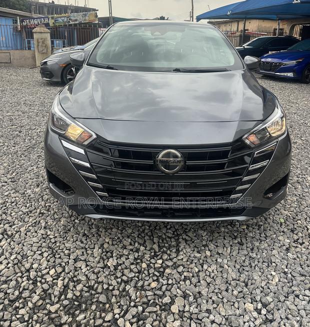 Nissan Versa 1.6 SV 2021 Gray