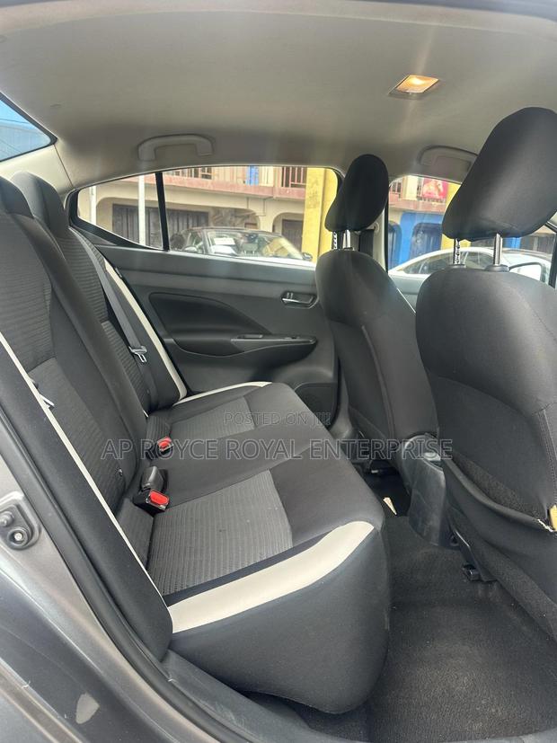 Nissan Versa 1.6 SV 2021 Gray