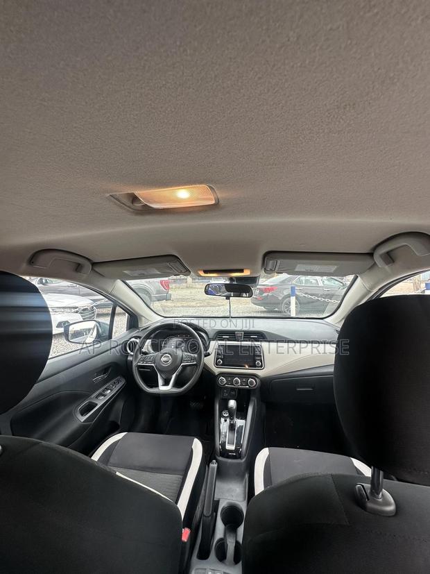 Nissan Versa 1.6 SV 2021 Gray