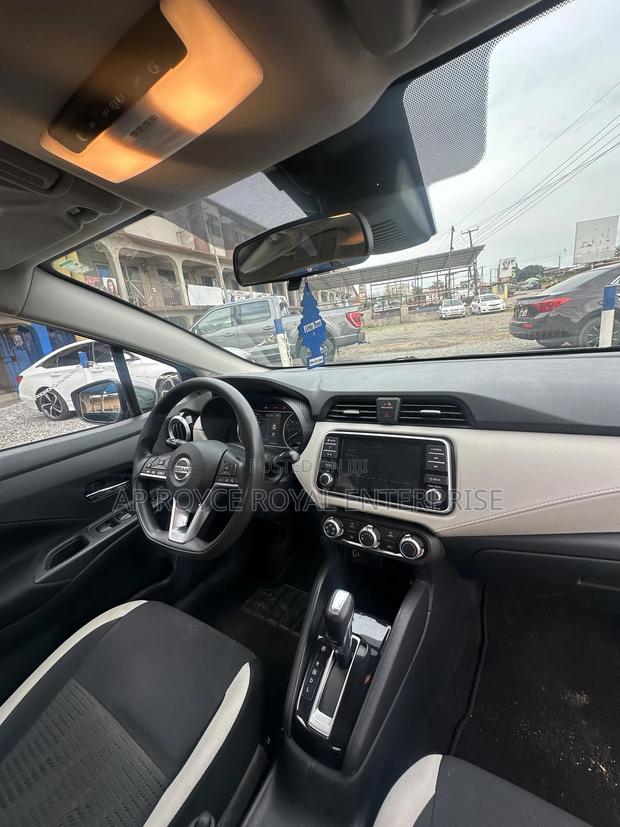 Nissan Versa 1.6 SV 2021 Gray