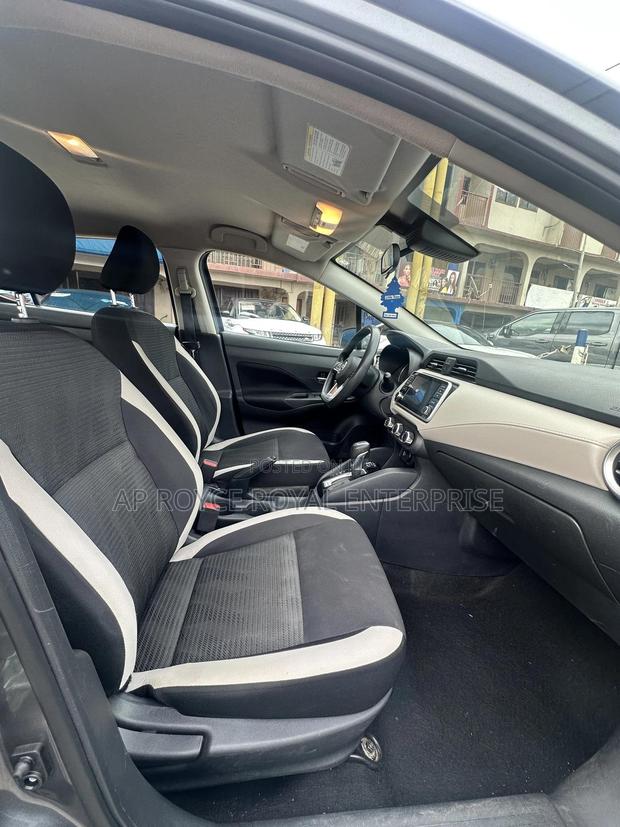 Nissan Versa 1.6 SV 2021 Gray