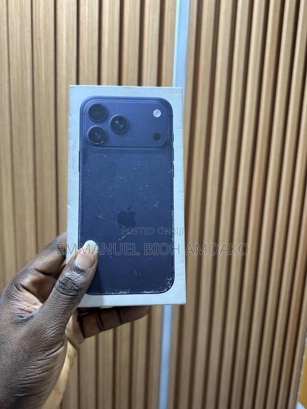 New Apple iPhone 17 Pro Max 256 GB Blue · Photo 4