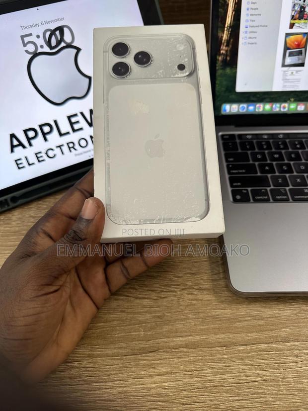 New Apple iPhone 17 Pro Max 512 GB Silver · Photo 4