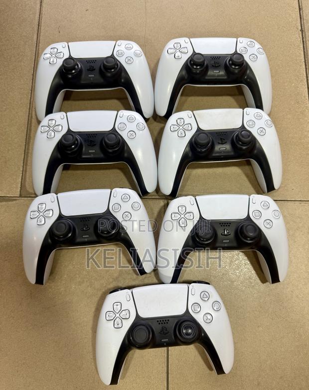 Original Ps5 Controllers · Photo 3