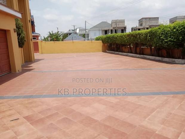 5bdrm House in Kb Properties, East Legon for sale · Photo 3