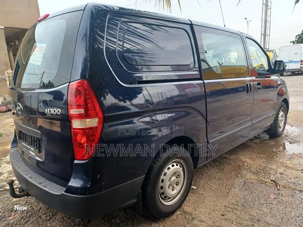 Hyundai H1 2009 Blue