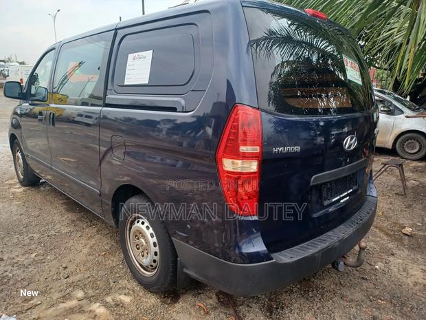 Hyundai H1 2009 Blue