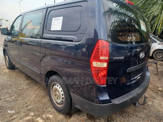 Hyundai H1 2009 Blue