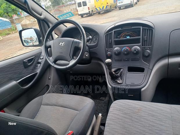 Hyundai H1 2009 Blue