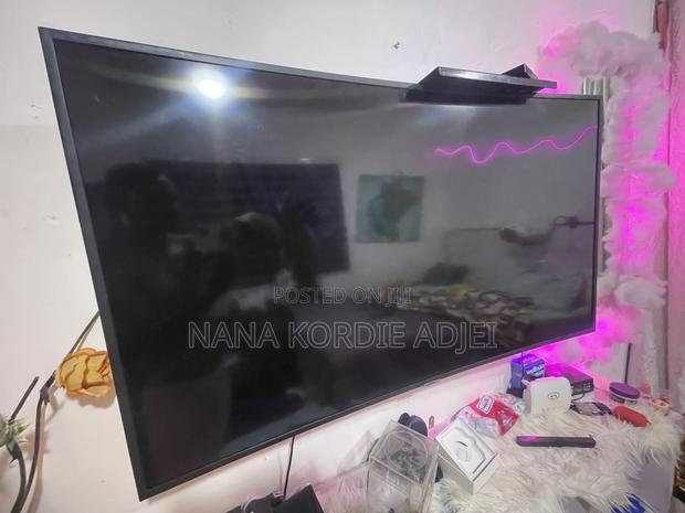 Curved Samsung Smart Tv 50” photo 5