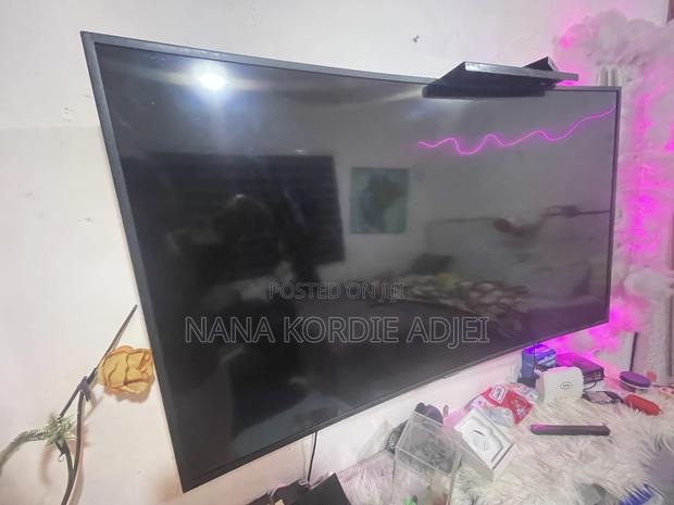 Curved Samsung Smart Tv 50” photo 7