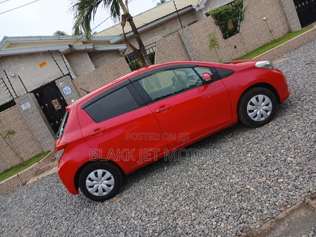 Toyota Vitz 1.3 FWD 3dr 2013 Red · Photo 2