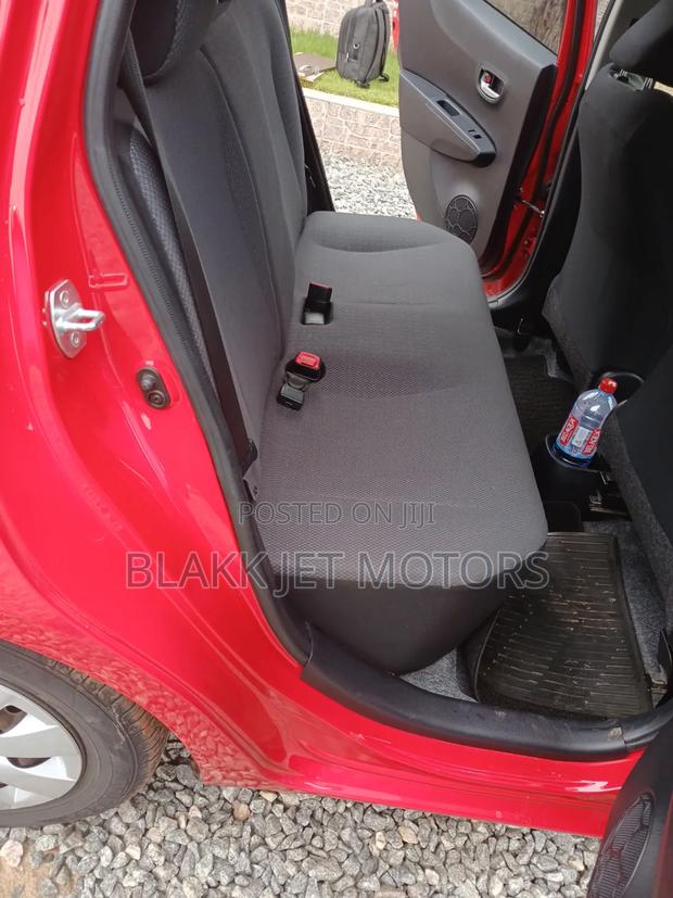 Toyota Vitz 1.3 FWD 3dr 2013 Red · Photo 4