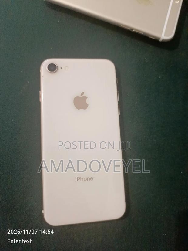 Apple iPhone 8 64 GB Rose Gold · Photo 4