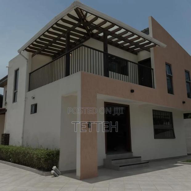 Fully Furnished 3 Bedrooms Self Compound (Airbnb) · Photo 1