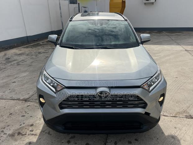 Toyota RAV4 Limited 2021 Silver