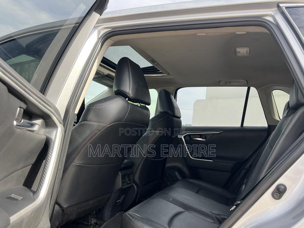 Toyota RAV4 Limited 2021 Silver