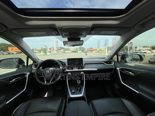 Toyota RAV4 Limited 2021 Silver