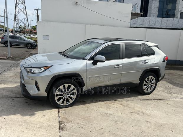 Toyota RAV4 Limited 2021 Silver
