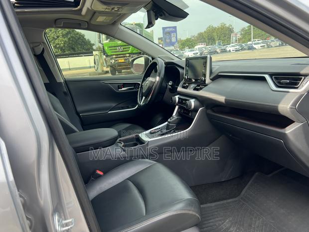 Toyota RAV4 Limited 2021 Silver