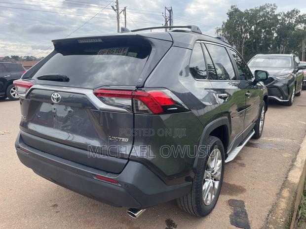 Toyota RAV4 2024 Gray