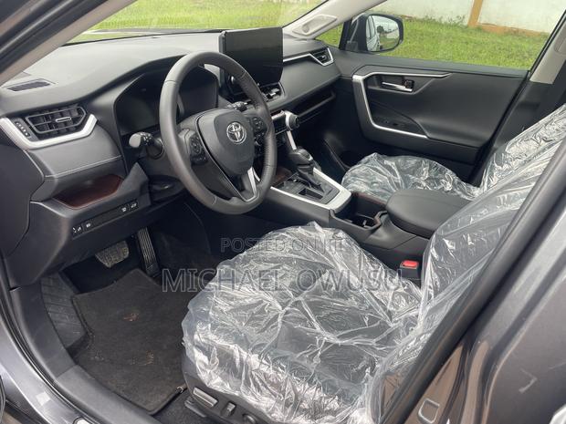 Toyota RAV4 2024 Gray