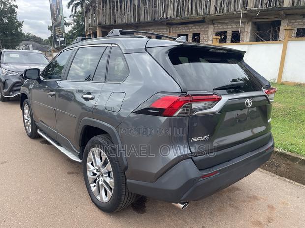 Toyota RAV4 2024 Gray